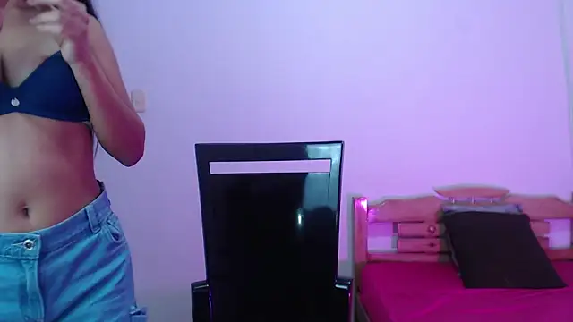 Snapshot of kyra_fox_ chatting on 11/19/25, 12:27 kyra fox online show from 11/19/25, 12:27