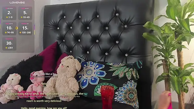 Snapshot of Britney_Rose chatting on 10/09/25, 03:26 Britney Rose online show from 10/09/25, 03:26