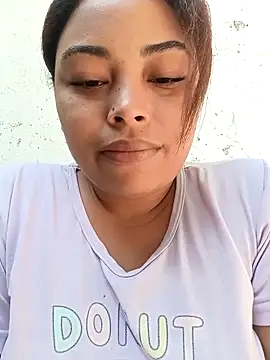 Snapshot of Naomi-Summer chatting on 11/12/25, 04:18 Naomi-Summer online show from 11/12/25, 04:18