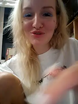 Snapshot of KateMonroe chatting on 10/22/25, 10:42 KateMonroe online show from 10/22/25, 10:42