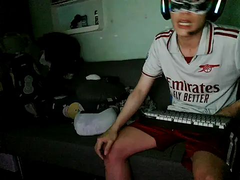 boyhigh1997 online show from 02/15/26, 07:51