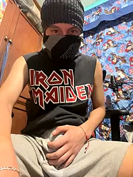 Snapshot of Skinny_Longhair chatting on 09/28/25, 07:14 Skinny Longhair online show from 09/28/25, 07:14