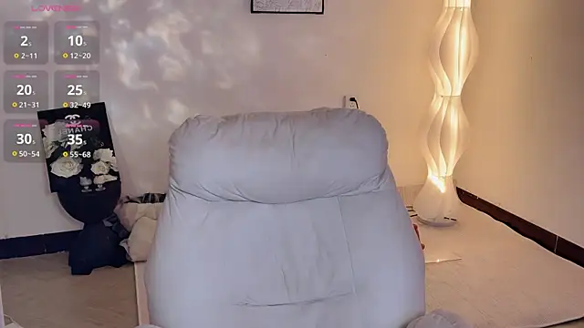 Snapshot of BoxedGyre- chatting on 09/30/25, 02:11 BoxedGyre- online show from 09/30/25, 02:11