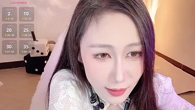 Snapshot of BoxedGyre- chatting on 10/11/25, 02:15 BoxedGyre- online show from 10/11/25, 02:15