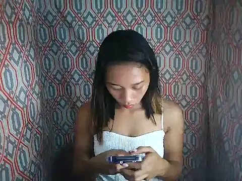 Snapshot of Virgen_christine01 chatting on 11/18/25, 11:47 Virgen christine01 online show from 11/18/25, 11:47