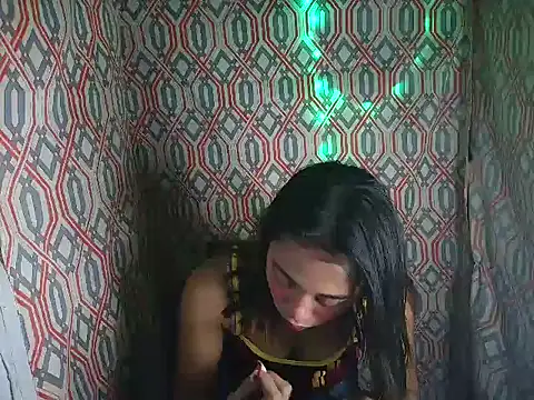 Snapshot of Virgen_christine01 chatting on 11/19/25, 02:17 Virgen christine01 online show from 11/19/25, 02:17