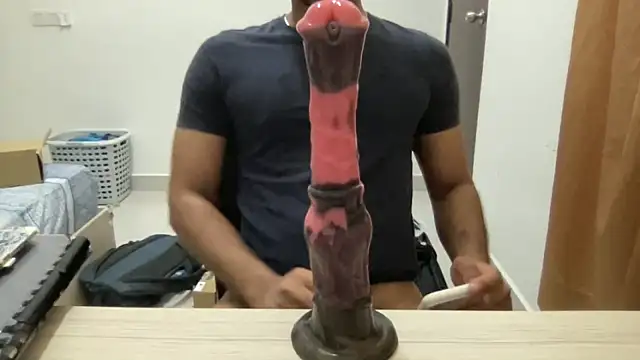 Snapshot of Hotmaskedboi chatting on 02/10/26, 05:28 Hotmaskedboi online show from 02/10/26, 05:28