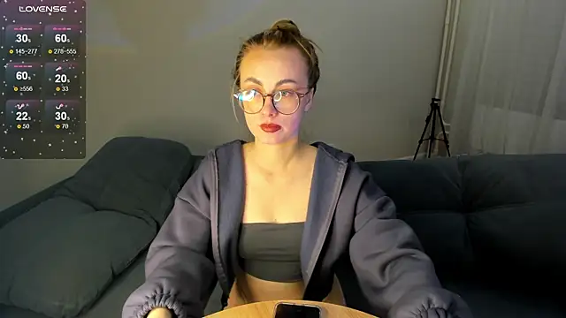 Snapshot of MewStella chatting on 10/01/25, 09:10 MewStella online show from 10/01/25, 09:10