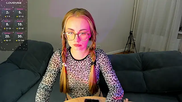 Snapshot of MewStella chatting on 10/05/25, 05:33 MewStella online show from 10/05/25, 05:33