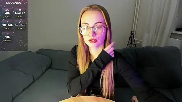 Snapshot of MewStella chatting on 10/14/25, 07:14 MewStella online show from 10/14/25, 07:14