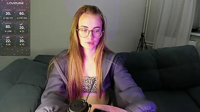 Snapshot of MewStella chatting on 10/24/25, 11:45 MewStella online show from 10/24/25, 11:45