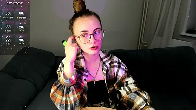 Snapshot of MewStella chatting on 11/13/25, 04:50 MewStella online show from 11/13/25, 04:50