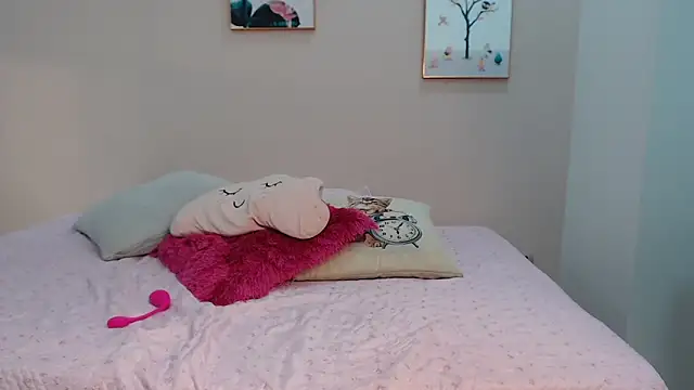 zooombee online show from 11/22/25, 07:35