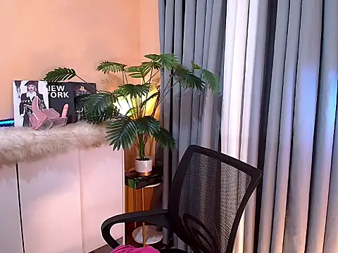 Snapshot of HOTkendraCumXxx chatting on 02/24/26, 10:13 HOTkendraCumXxx online show from 02/24/26, 10:13