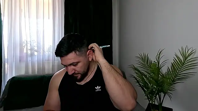 Gold Alpha Boy online show from 05/05/26, 09:06