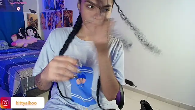 kitty aikooo online show from 11/17/25, 06:08