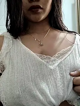 Snapshot of luv_johrrra chatting on 12/15/25, 09:35 luv johrrra online show from 12/15/25, 09:35