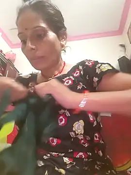 Snapshot of ISHANI-SINGH chatting on 10/01/25, 04:35 ISHANI-SINGH online show from 10/01/25, 04:35