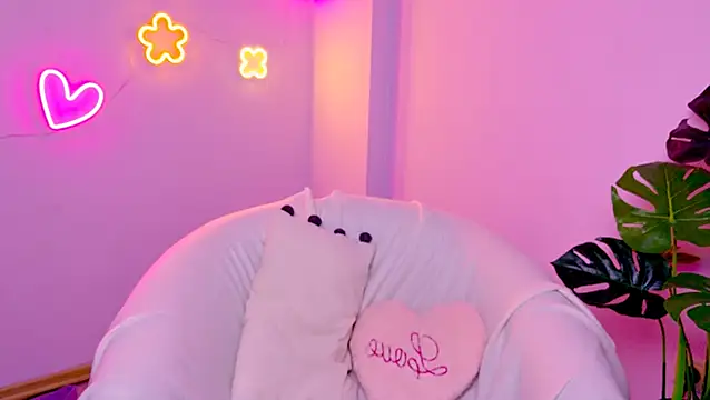 Snapshot of CindySparkl chatting on 12/05/25, 03:37 CindySparkl online show from 12/05/25, 03:37