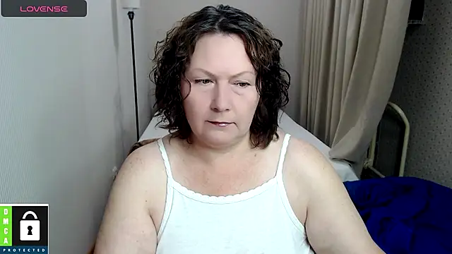 Snapshot of milf_hornys chatting on 09/26/25, 04:44 milf hornys online show from 09/26/25, 04:44