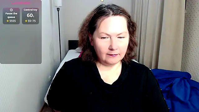 Snapshot of milf_hornys chatting on 10/10/25, 04:17 milf hornys online show from 10/10/25, 04:17