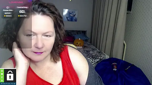 Snapshot of milf_hornys chatting on 10/19/25, 05:24 milf hornys online show from 10/19/25, 05:24