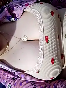 Snapshot of Hnonasix89 chatting on 04/06/26, 12:41 Hnonasix89 online show from 04/06/26, 12:41