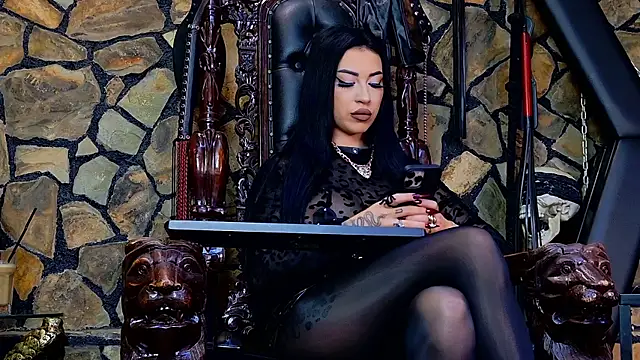 Snapshot of VanessaColby chatting on 10/18/25, 12:06 VanessaColby online show from 10/18/25, 12:06