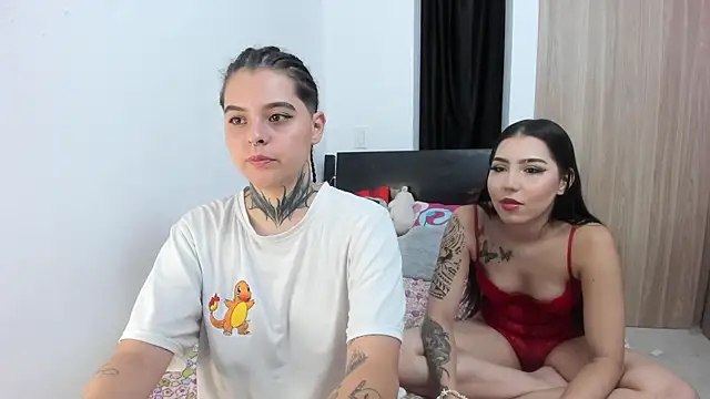 Snapshot of aria_and_tammy chatting on 11/06/25, 03:51 aria and tammy online show from 11/06/25, 03:51