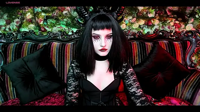 EllieMori online show from 10/31/25, 10:33