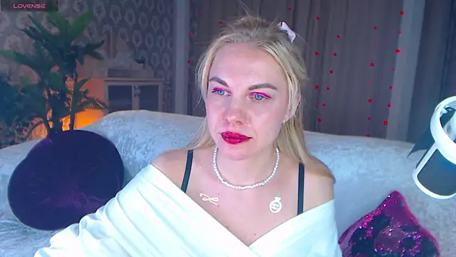 LiSinDoll online show from 11/18/25, 06:18