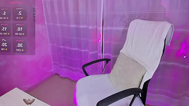 Snapshot of Adri_Tatto_ chatting on 10/11/25, 07:34 Adri Tatto online show from 10/11/25, 07:34