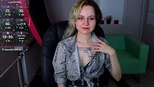 Snapshot of girl_next_doorr chatting on 10/25/25, 01:07 girl next doorr online show from 10/25/25, 01:07