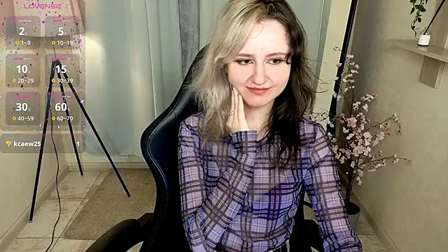 girl next doorr online show from 06/28/26, 01:17