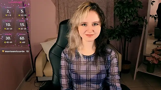 girl next doorr online show from 07/05/26, 01:18