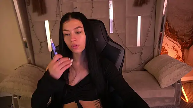 FataleNellie online show from 04/13/26, 09:42