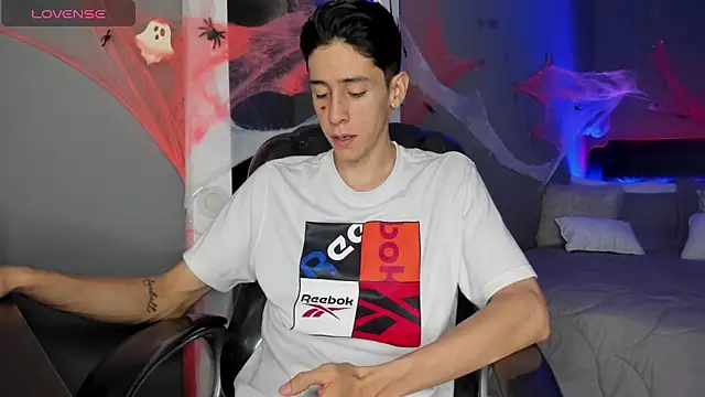 Snapshot of Jhon_snow22 chatting on 10/17/25, 01:03 Jhon snow22 online show from 10/17/25, 01:03