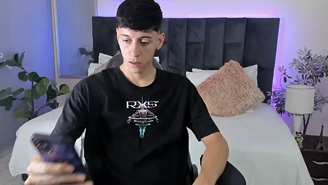 Snapshot of Jhon_snow22 chatting on 11/22/25, 01:43 Jhon snow22 online show from 11/22/25, 01:43