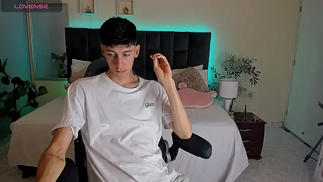 Snapshot of Jhon_snow22 chatting on 11/24/25, 12:27 Jhon snow22 online show from 11/24/25, 12:27