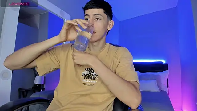 Snapshot of Jhon_snow22 chatting on 12/20/25, 12:34 Jhon snow22 online show from 12/20/25, 12:34