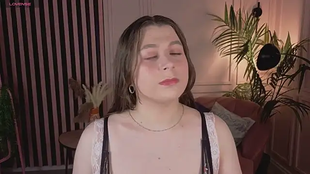 Queen Michelle  online show from 11/16/25, 10:04