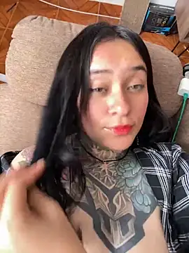 Snapshot of Rouse_07 chatting on 11/20/25, 04:18 Rouse 07 online show from 11/20/25, 04:18