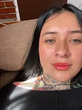 Snapshot of Rouse_07 chatting on 12/15/25, 04:22 Rouse 07 online show from 12/15/25, 04:22