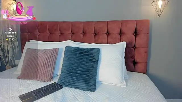 Tania 77  online show from 10/24/25, 12:34