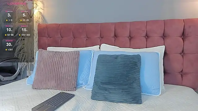 Tania 77  online show from 12/15/25, 12:53