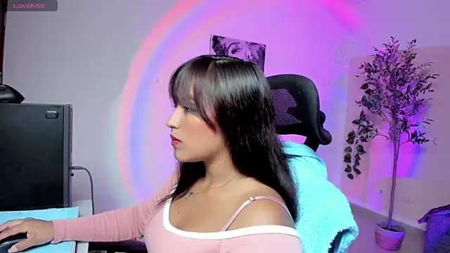 Cameroon-Diaz online show from 09/11/25, 01:44