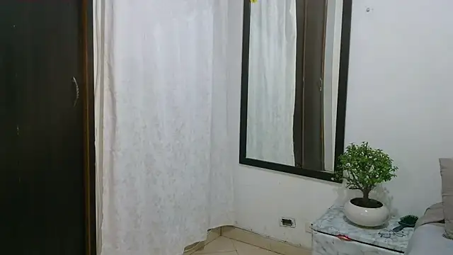 Zendaya11 online show from 09/12/25, 11:26