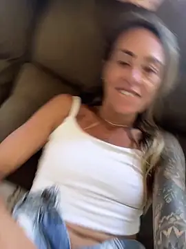 Snapshot of Princesahtinha chatting on 02/11/26, 04:56 Princesahtinha online show from 02/11/26, 04:56