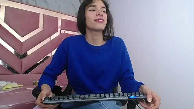 Snapshot of Mia_swift_ch chatting on 10/18/25, 03:13 Mia swift ch online show from 10/18/25, 03:13