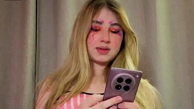 Snapshot of sugarskitty chatting on 11/05/25, 12:43 sugarskitty online show from 11/05/25, 12:43